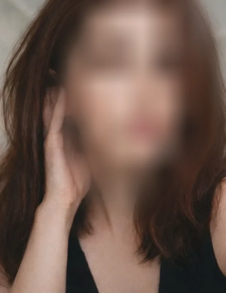 Julia, 28