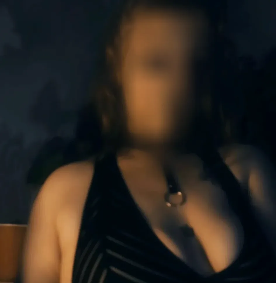 Mirela, 29